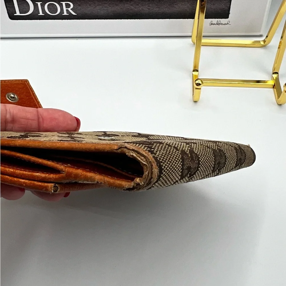 Gucci Brown and Gold Monogram Wallet - Picture 9 of 12